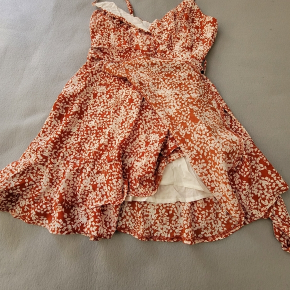 Hello Molly Just  Redwhiteprints Dress Tiered Wrap  Mini Floral Vneck size S - Picture 8 of 12